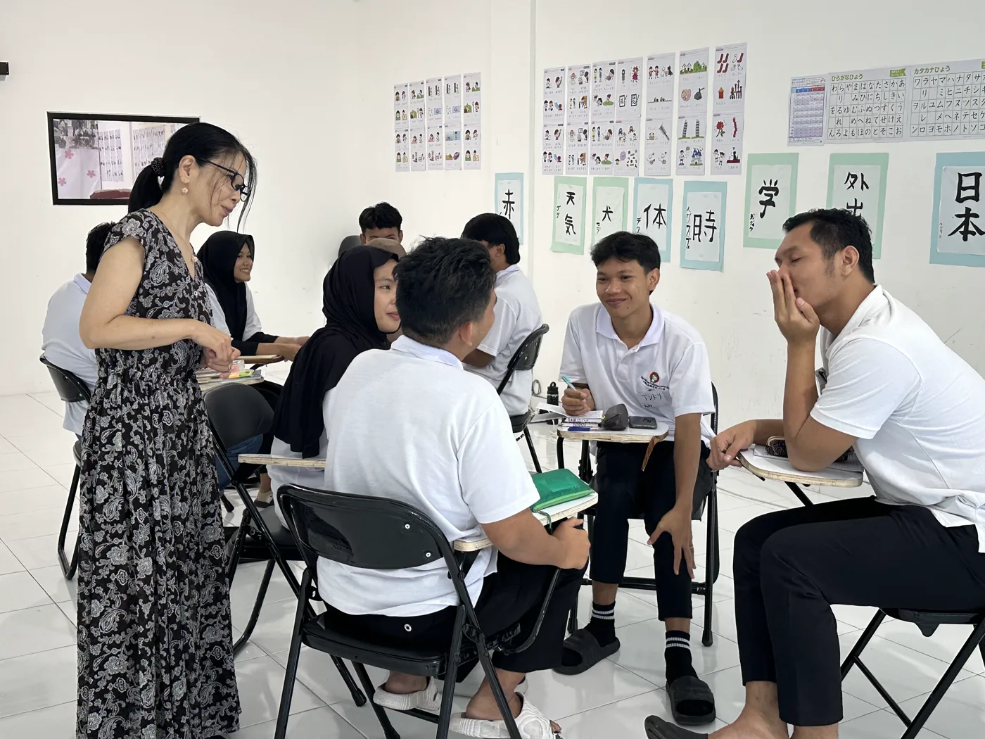 日本へ旅立つバリ校の学生たち（インドネシア）