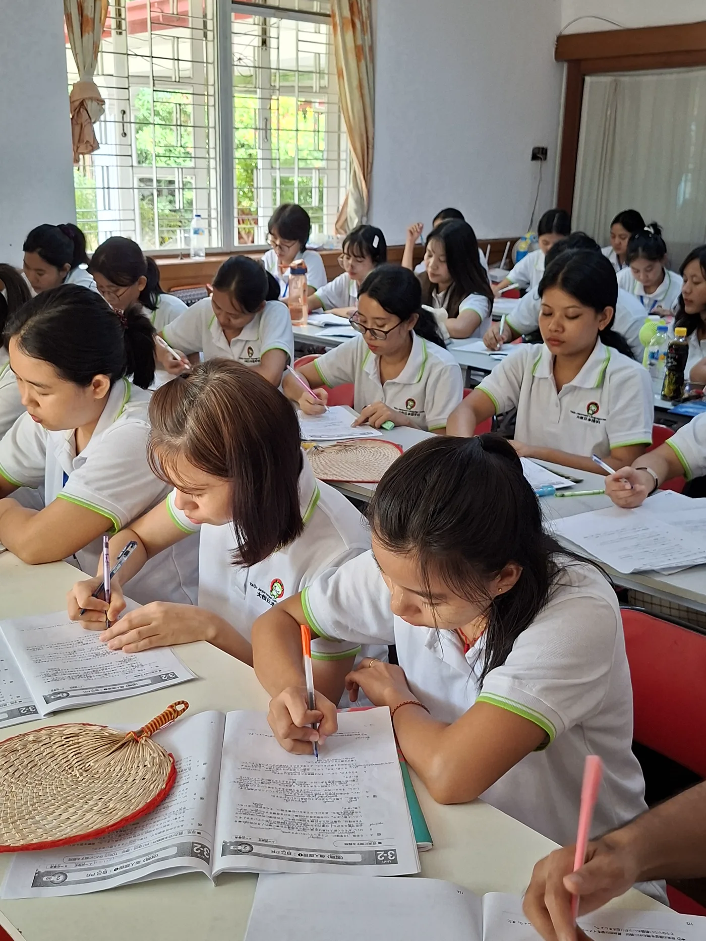 全寮制で集中して学ぶ学生